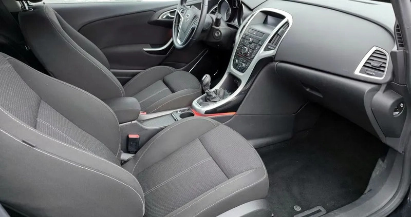 Opel Astra cena 33900 przebieg: 162175, rok produkcji 2012 z Chojnów małe 121